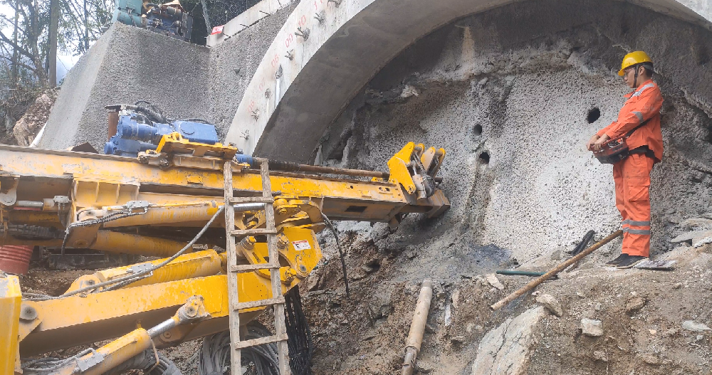 DH180多功能钻机：隧道建设的安全与效率担当