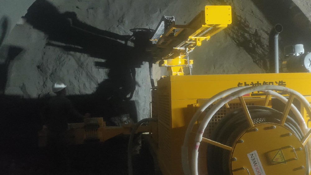 四川钻神ZML160多功能钻机：复杂地层工程的高效解决方案