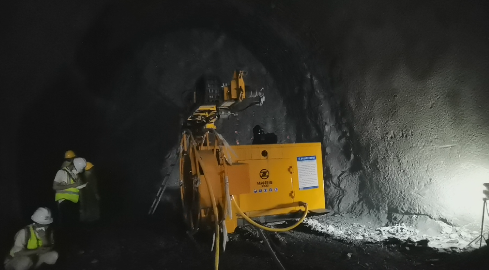 打破国际垄断！四川钻神 DH180 钻机：超前预报 + 取芯 + 支护 + 救援，高铁级性能全覆盖